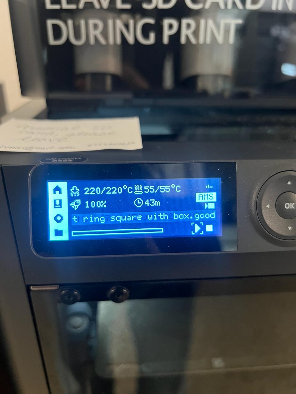 Close-up of the 3D printer settings screen